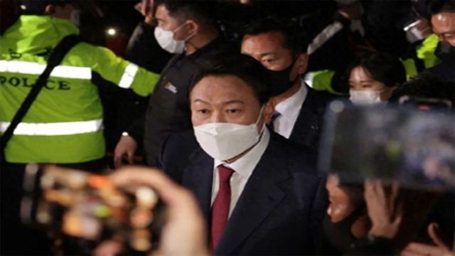 韩国政坛惊变：尹锡悦戒严闹剧，民主政治何去何从？