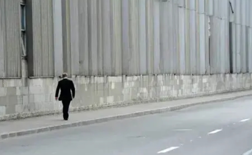 以当下的形势而论，在战略上，俄罗斯离不开中国。
没有中国的支持，俄罗斯很快会被西