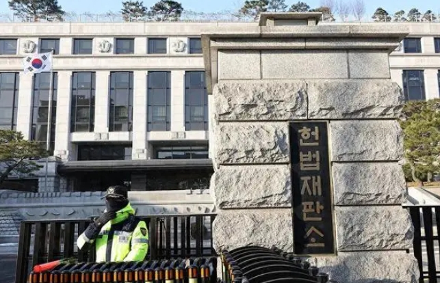韩国宪法法院：代总统违宪！
韩国宪法法院：未任命宪法法官马恩赫，代总统崔相穆违宪