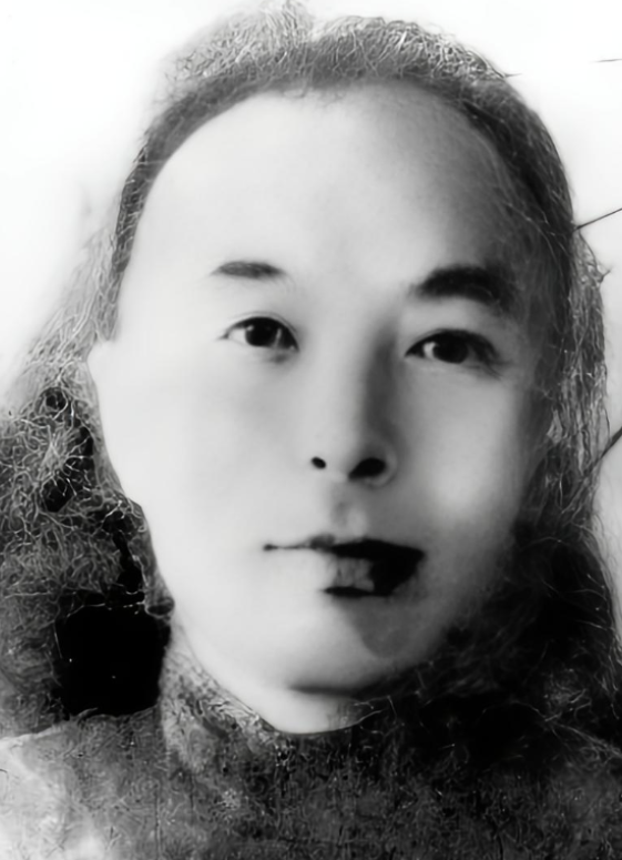 1946年，抗联将领李兆麟踏入年轻女子家里，茶香四溢，刚喝了一口茶，便呕吐不止昏