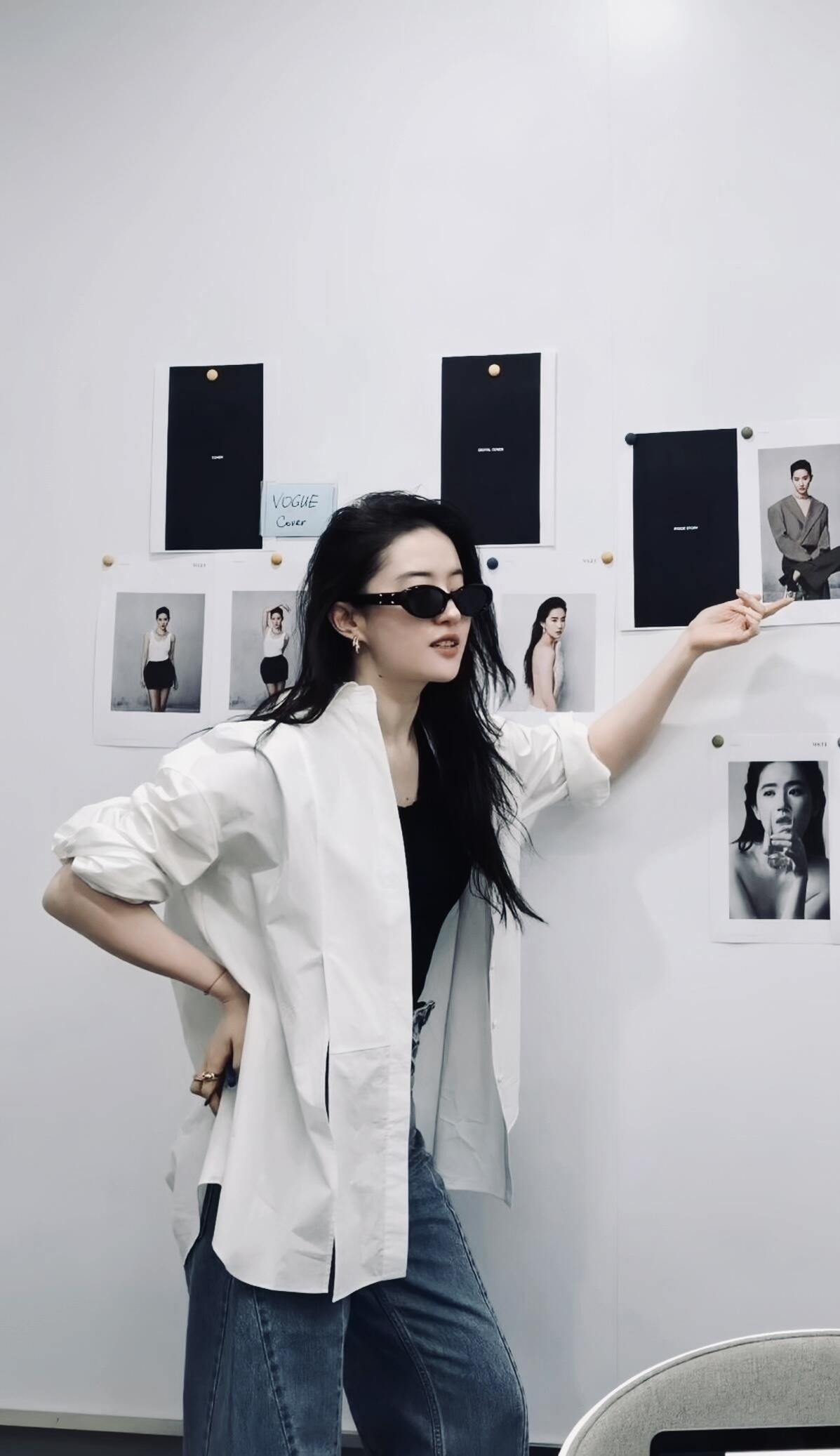 宝格丽女王刘亦菲出席活动展现非凡气质