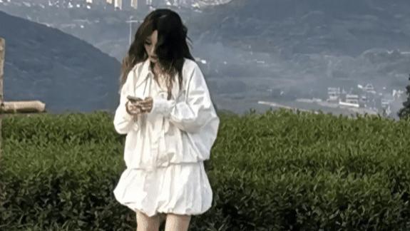 李小璐真容曝光引热议！浓妆难掩岁月痕迹？1米5身材竟显老态