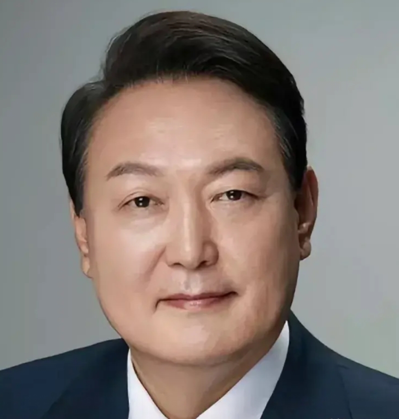 伊锡悦，他最可惜的不是被弹劾下台，

也不是害怕以后‘踩缝纫机’，

更不是众位