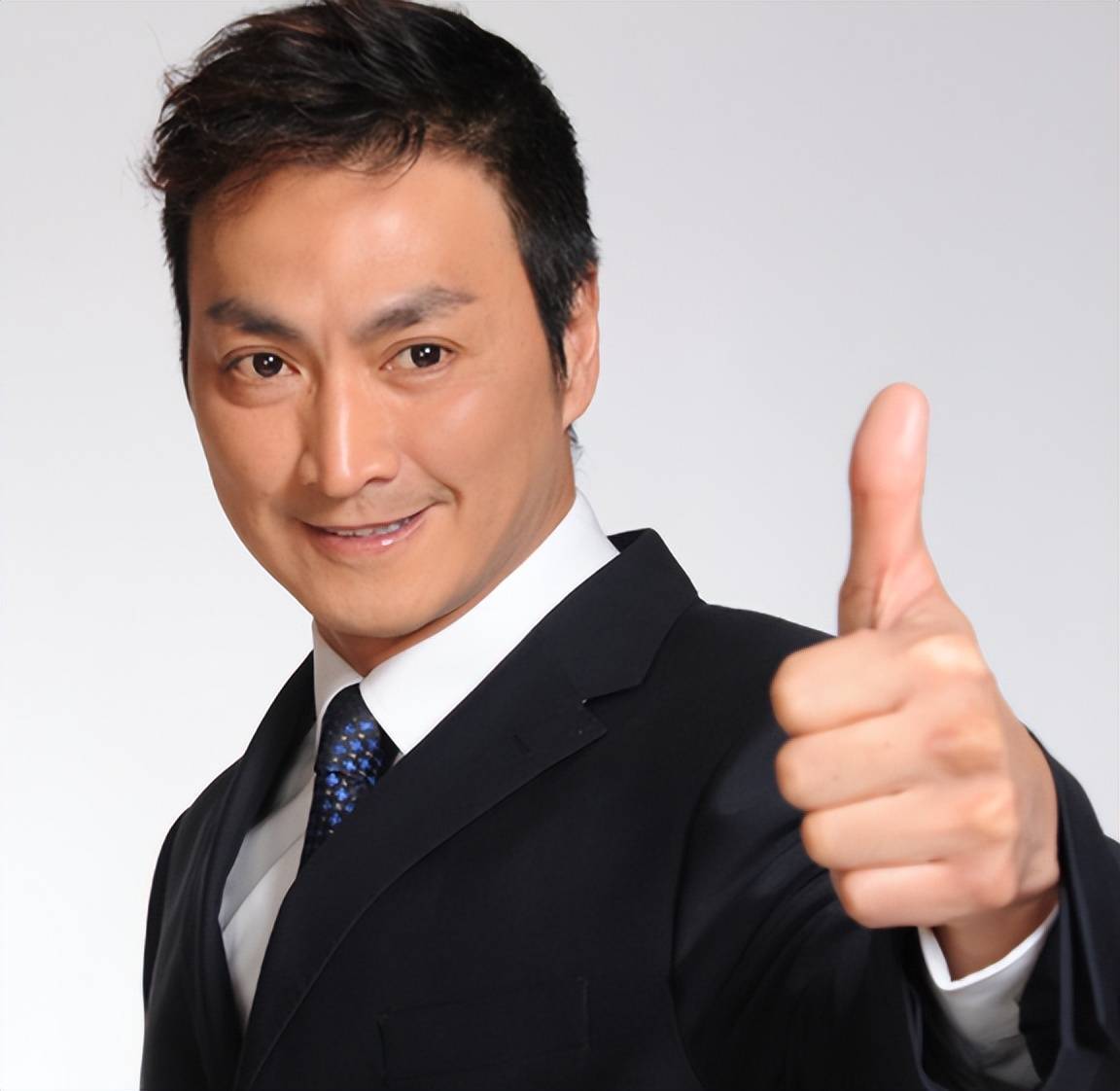 何家劲：推广足球必须从娃娃抓起