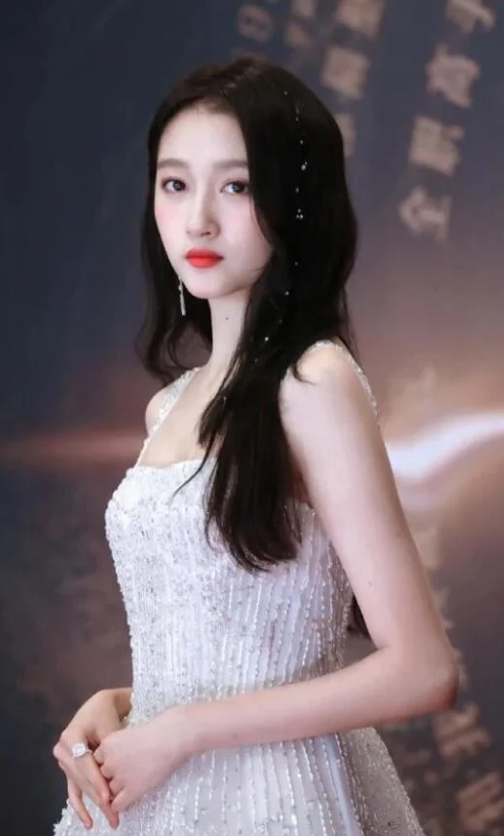 童星出道，天赋异禀：关晓彤的不凡表演天赋