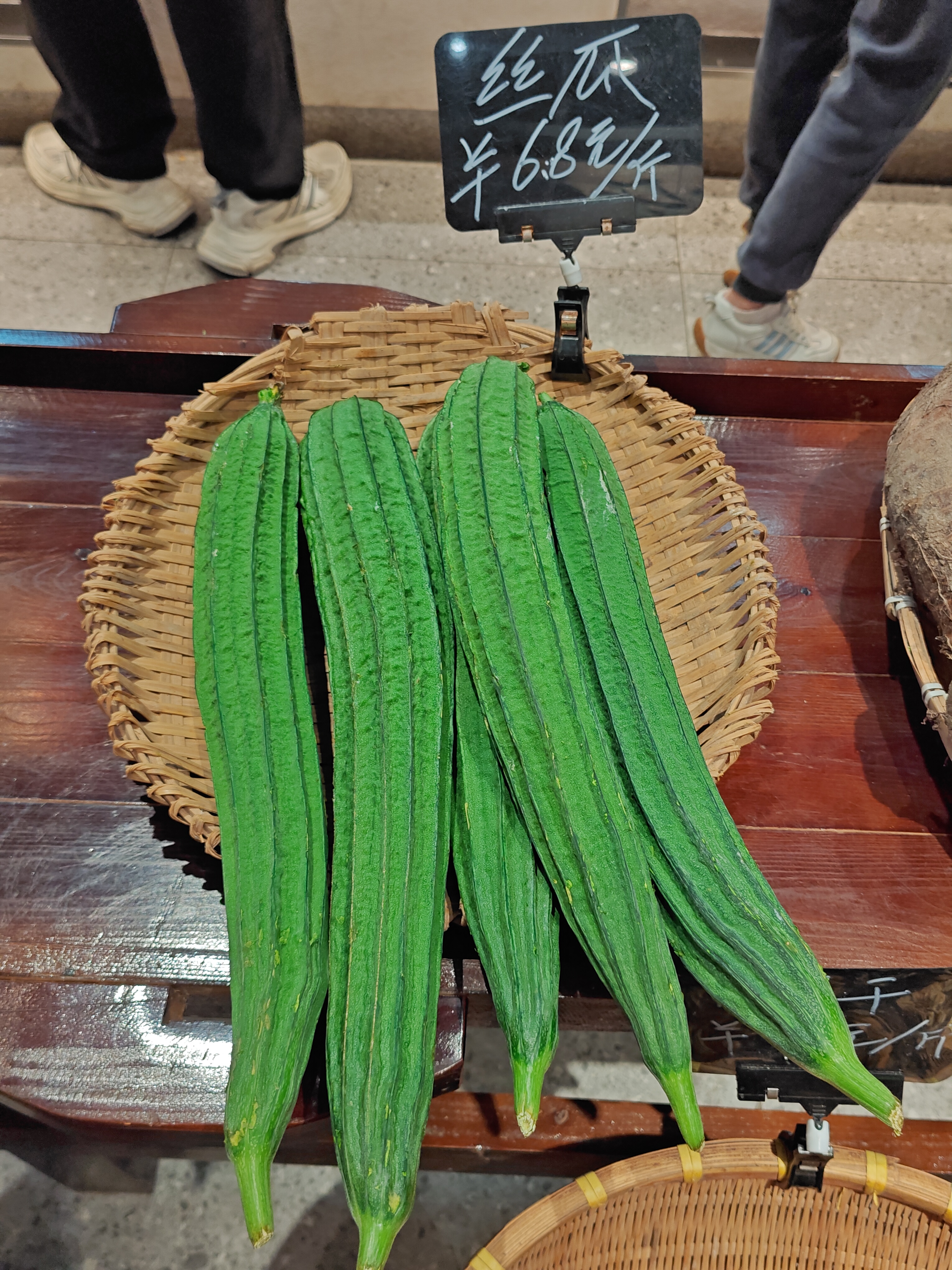 反季丝瓜68？沈海高速阳江服务区，我在手机小屏幕看到，吓呆了，丝瓜（胜瓜）反季节