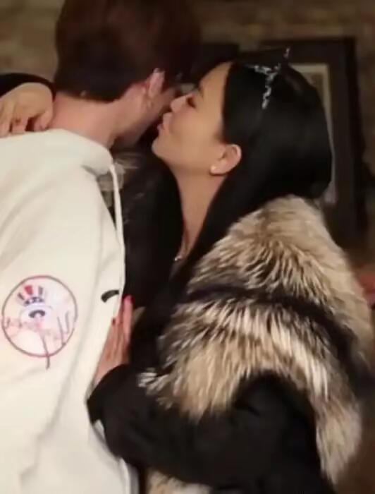 王一博荧屏初吻险遭李湘夺