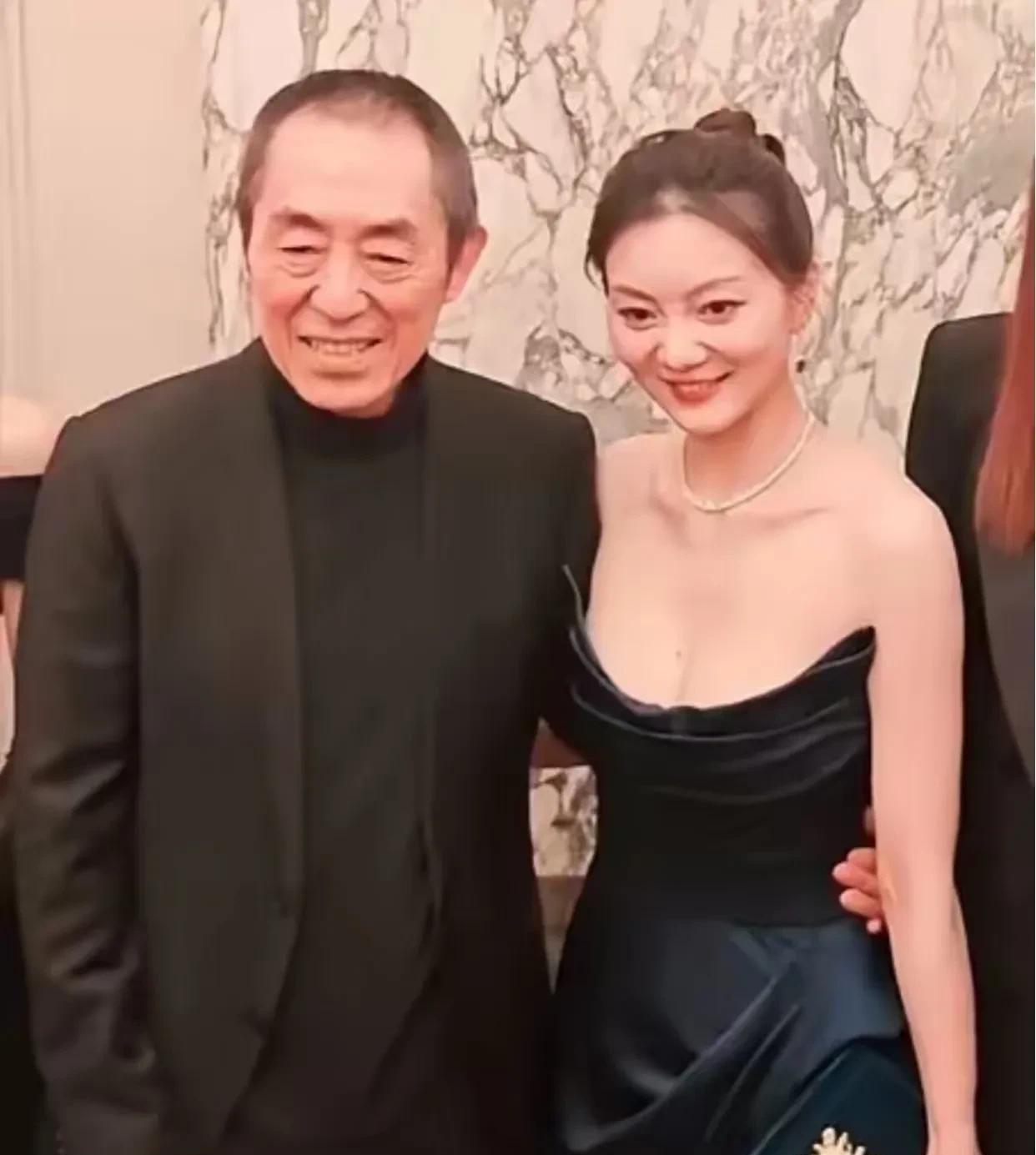 再看同期的冯小刚、陈凯歌，都放缓了事业步伐，开始享受生活，孩子长大能独闯江湖，他