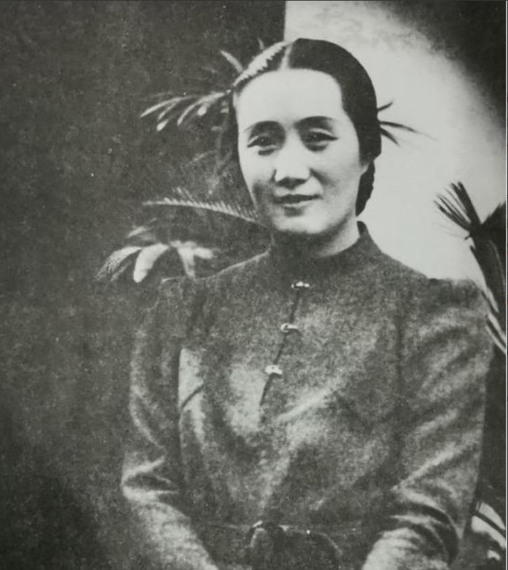 1949年，宋时轮在上海一家饭店用餐，偶然从服务员口中得知饭店老板娘的名字，他突