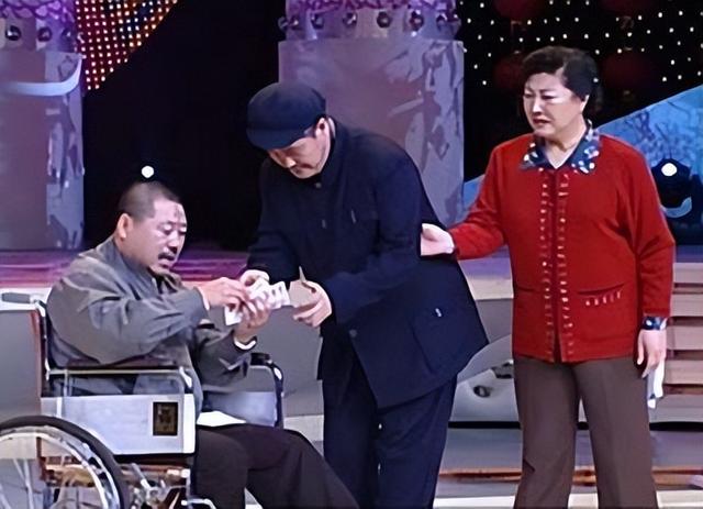 2006年春晚,赵本山出重大失误,中途下台,幕后差点和宋丹丹打架(2000年春晚赵本山失误)-第20张图片-九妖电影 2006年春晚,赵本山出重大失误,中途下台,幕后差点和宋丹丹打架(2000年春晚赵本山失误)-第20张图片-九妖电影