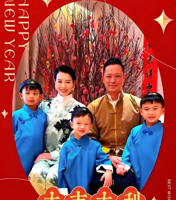 胡杏儿3个儿子帅气可爱，模样似复制粘贴！看着一家五口的笑容，你是否也感受到满满的