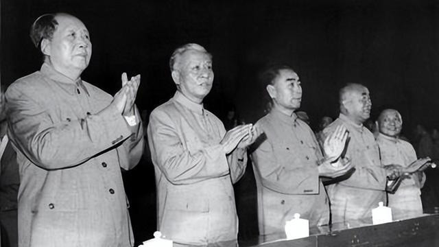 ​少奇同志，朱老总与周总理的对比：为何建国后领导人排名发生变化