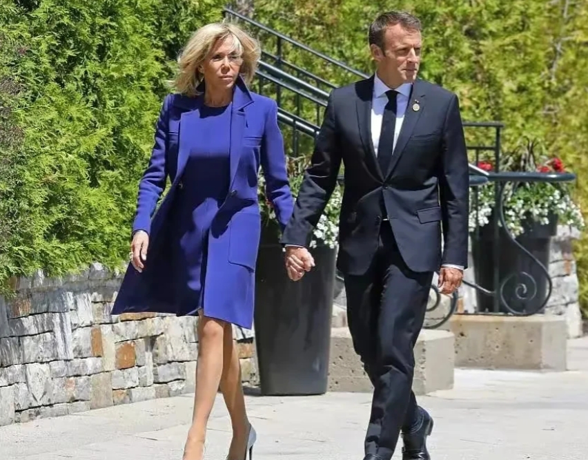 法国总统马克龙的夫人的故事吸引人。

据环球时报18日报道，法国总统马克龙的夫人