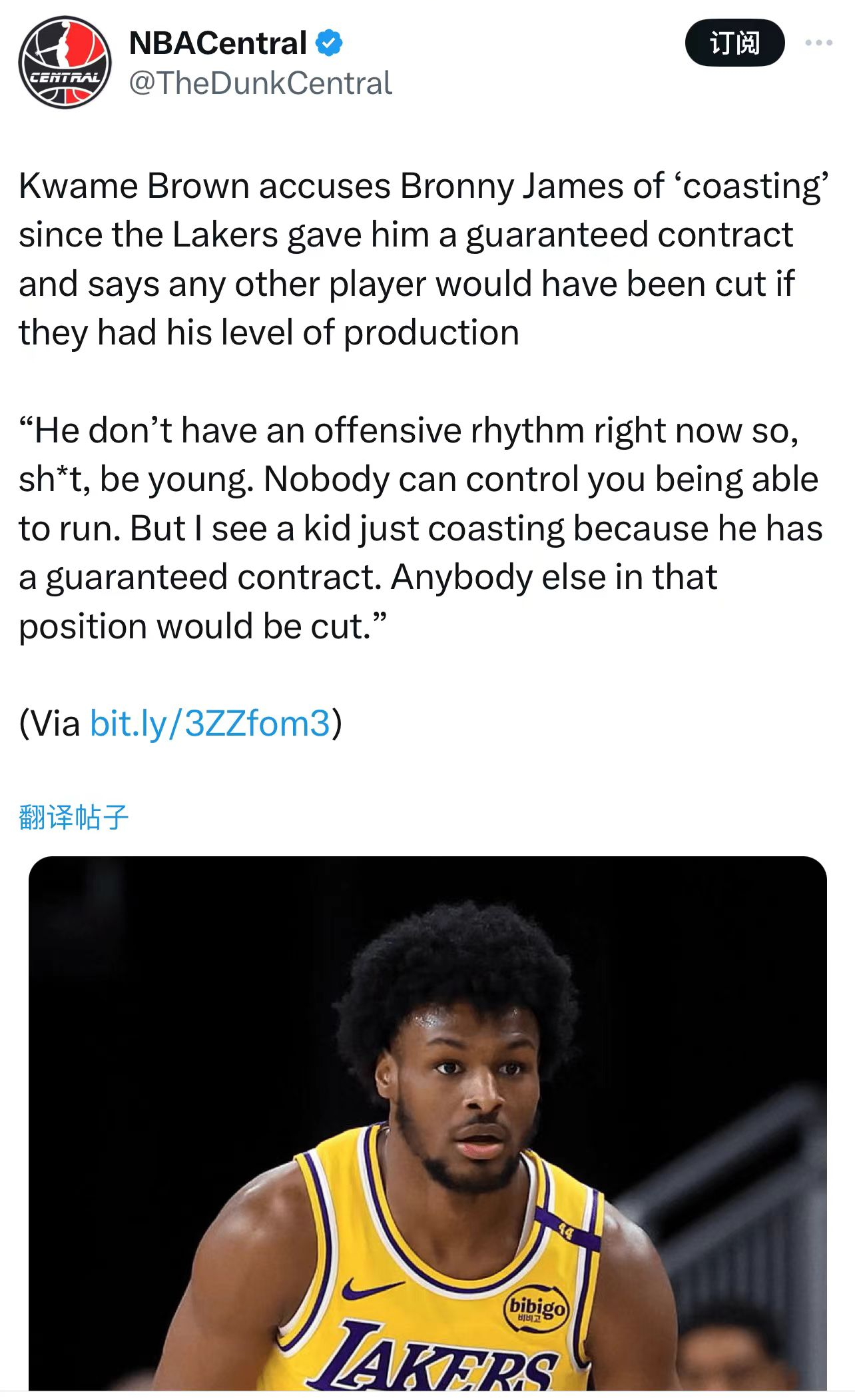 最近前NBA状元郎，素有“水货”状元之称的夸梅布朗在接受采访时表示，联盟中有一位