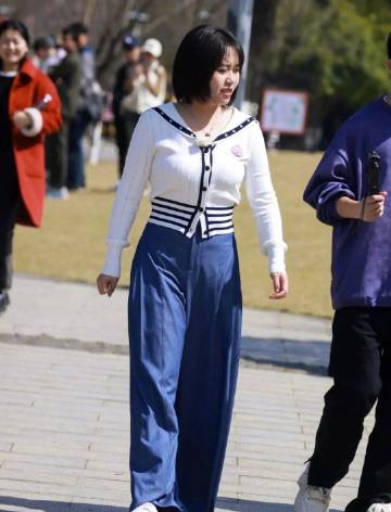 #李雪琴变瘦了#李雪琴新综艺《我们仨》路透曝光，肉眼可见的瘦了！！！李雪琴你怎么