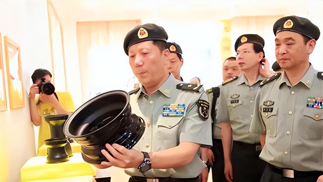 秦基伟上将的两个儿子：一个曾任陆军司令，一个在越南边境立军功