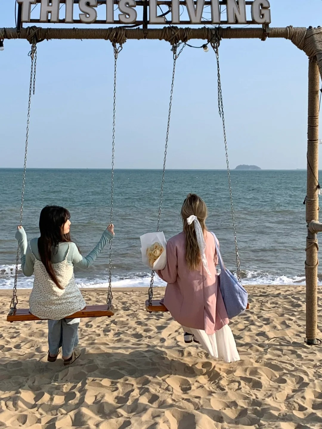 厦门6个小众绝美打卡地！太好拍太出片了
1️⃣📍：椰风寨off work（秋千