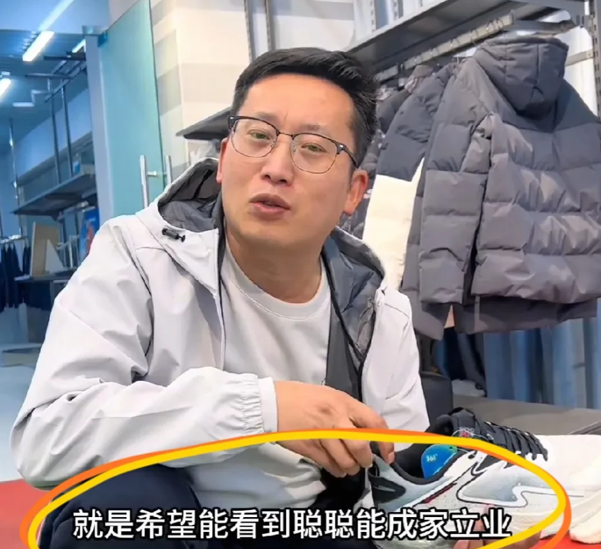 “农村傻大妮的儿子跟儿媳妇结婚以后
会不会像二丫一样住在娘家？”
农哥说：男女双
