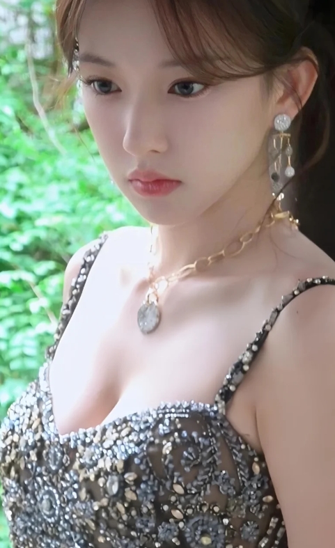 程潇真的是人间水蜜桃！！太美了，没有缺点！😃
程潇就是妥妥的人间水蜜桃呀，这颜