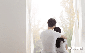 她冒名顶替，假扮我与丈夫相恋，致使我的心上人以为她才是自己爱而不得的白月光