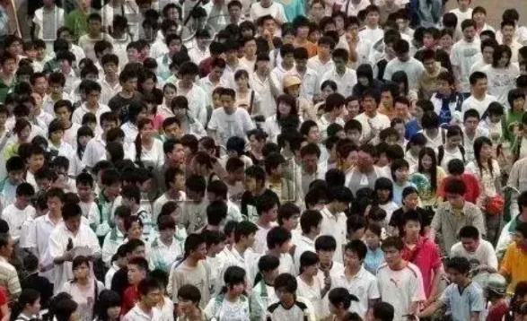 一位高考状元倾心吐露：步入高中后发觉的13个真相，字字真诚，句句肺腑——
 
其