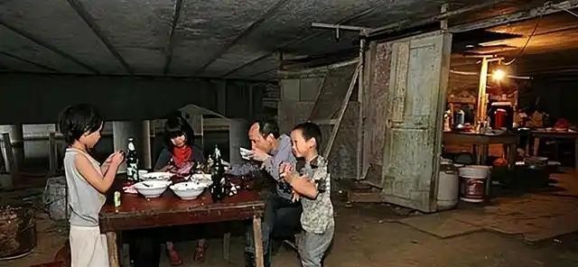 夫妻住桥下十年生四娃

                            