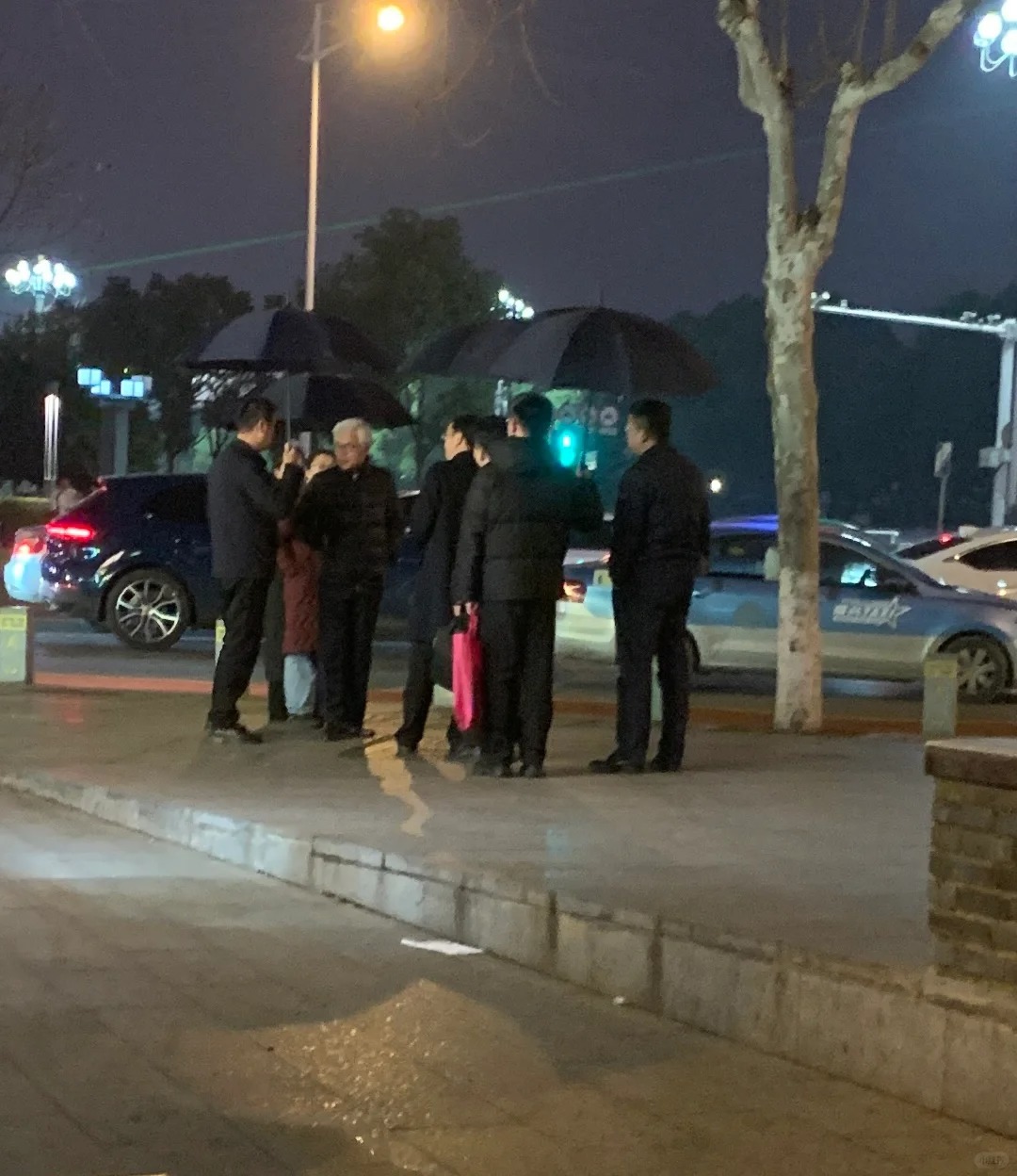 我靠小说里面的情景！！！
想问一下长沙本地人这是怎么个情况？居然见到了小说情景里