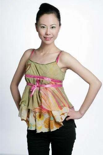 2006年，冯小刚投资1.2亿拍《夜宴》，为了找裸替，面试了50多个女演员，最终