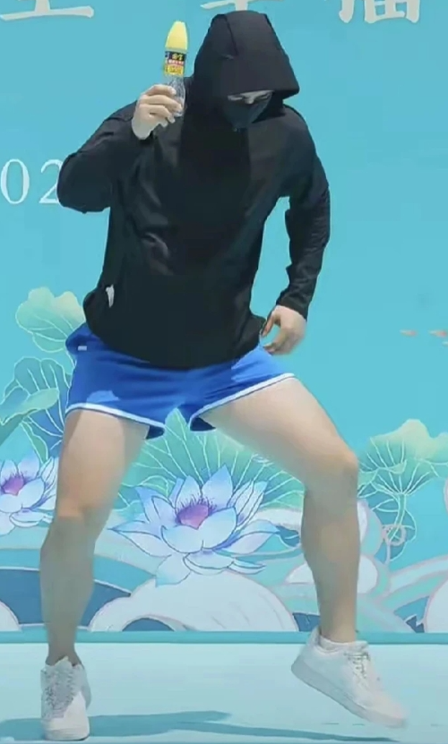 哈哈哈好佩服椰树
做了快销品这么多年
产品销量和品质还是可以的
这些年的—从小喝