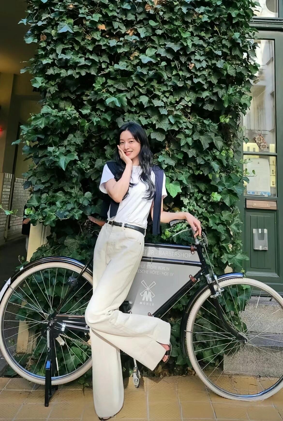 内敛沉稳低调