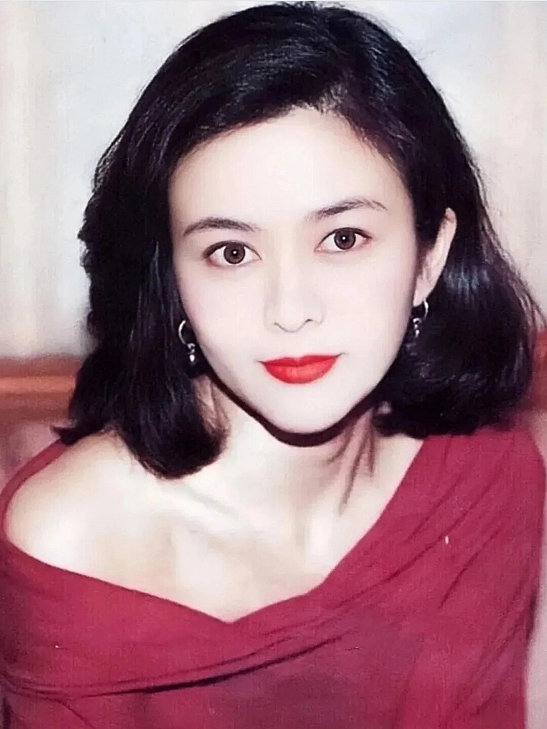 最适合红色的美人，关之琳