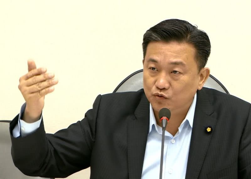 大陆无人机坠毁，绿媒站出来“认领”，岛内：人一绿就脑残！难怪岛内政论人士对于绿媒