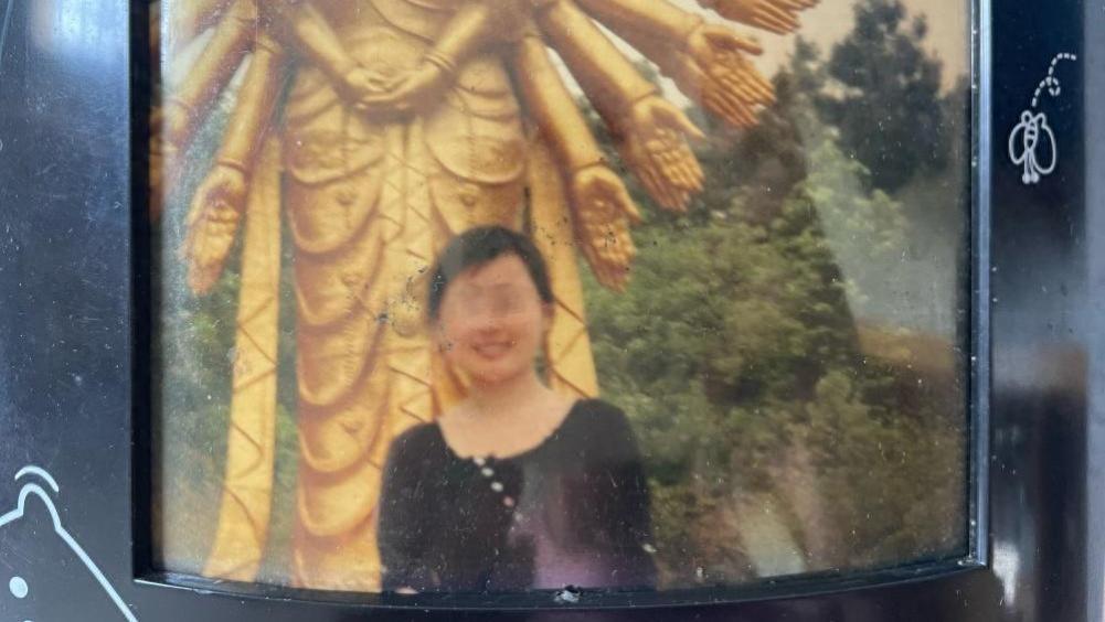 男人囚禁美貌少女5年，并为其产下一女，妻女却成为其帮凶