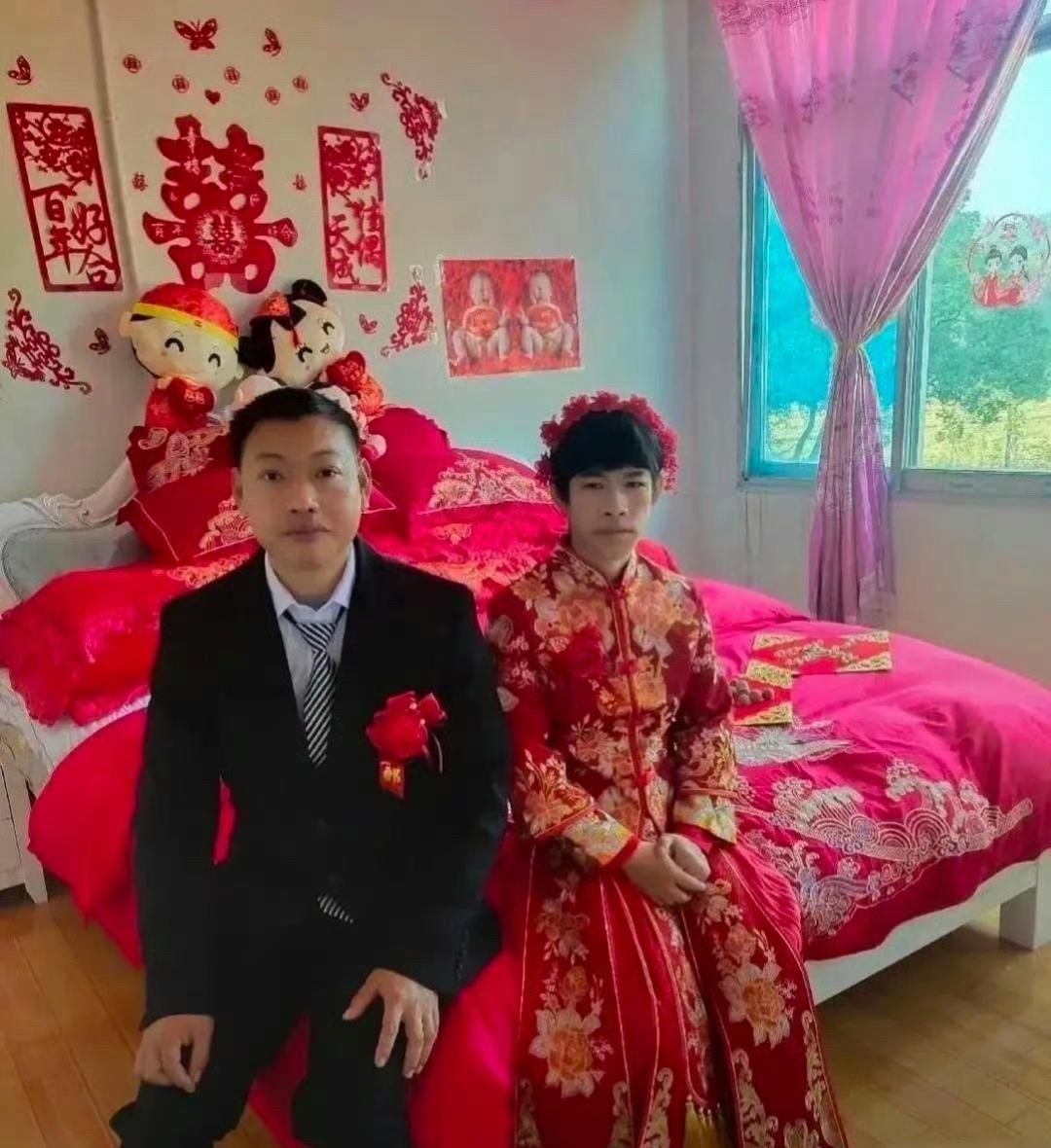 是我眼花吗？新娘看起来有点不一样，像一个明星。