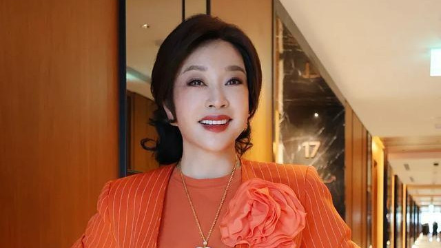 刘晓庆事件新进展！警方立案调查，小20多岁前男友报警，聊天曝光