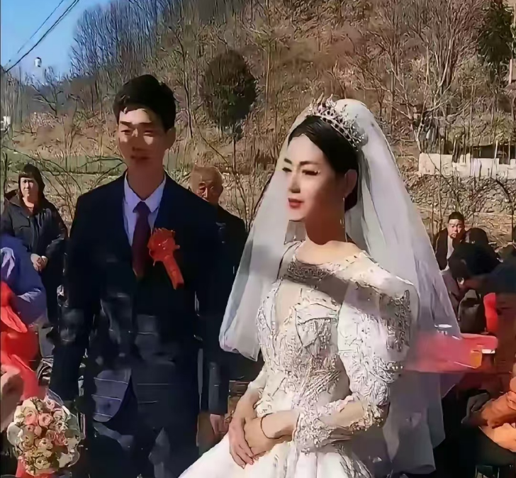 新娘和场景格格不入啊哈哈哈哈