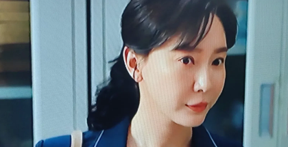 央视热播电视剧《驻站》，看了四集了。我有六个问题想问一下导演和编剧：
     