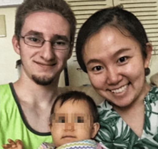 肖梦，一个在书香门第中成长，成绩优异的中国女孩，怀揣着对更广阔世界的向往，远赴美
