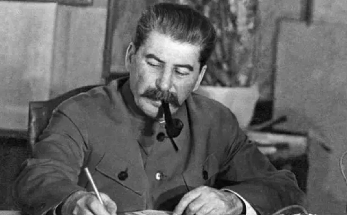 1949年新中国成立前后，中国有希望收回台湾地区，但在寻求苏联的帮助时，却惨遭斯