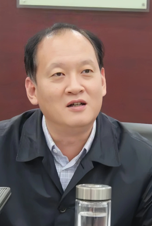 叶山果园遭强拆的事，如果让我来查，没那么麻烦，简单三步走保证很快解决争端∶

1