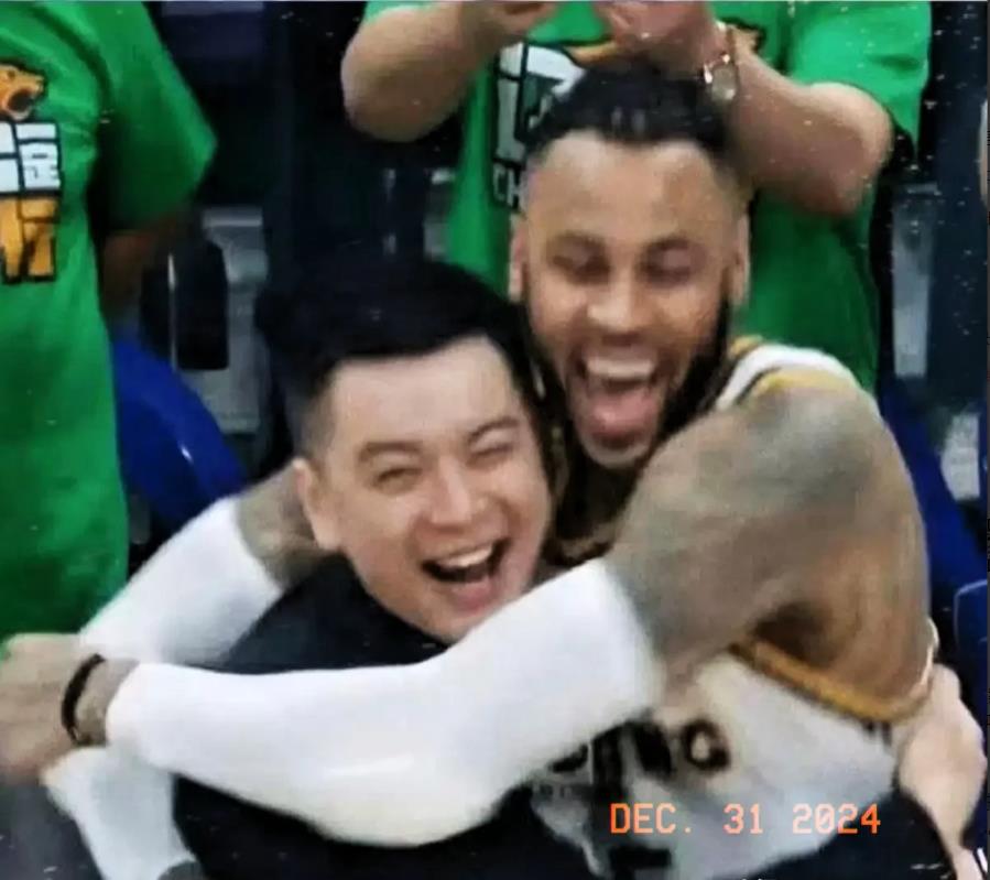 莫兰德打辽宁男篮，出工不出力！完全就是卧底，辣眼睛，眼神防守，难道是领完冠军戒指