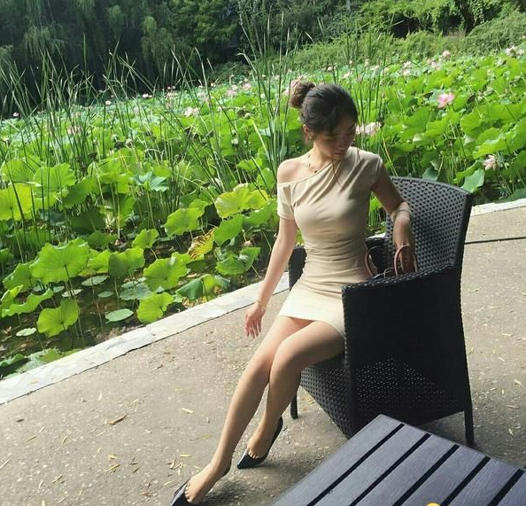 湖南一男子，和小自己30岁的女子发展为情人关系，女子说自己很乖，不会影响男子的家