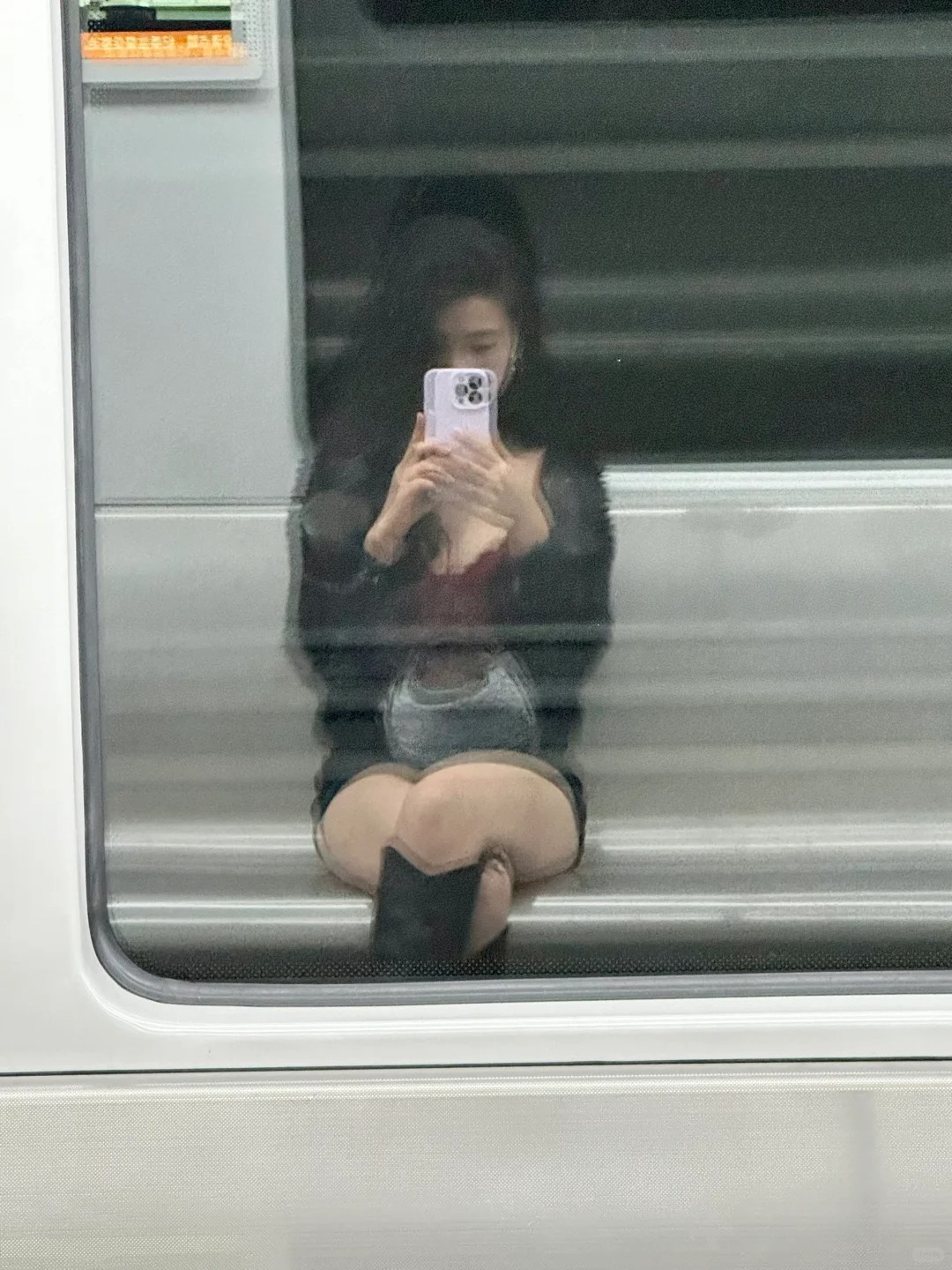 太喜欢我的穿搭和身材啦😍
希望夏天快快来 这样就可以穿自己喜欢的吊带啦