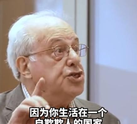 啥？美国经济学家跳出来喊话了，说美利坚要玩完？还说他们活在自己骗自己的世界里，反