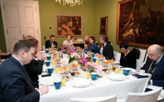 欧盟外长卡拉斯昨天豪气万丈地宣布今天召开欧盟成员国外长会议，紧讨乌克兰援助与美国