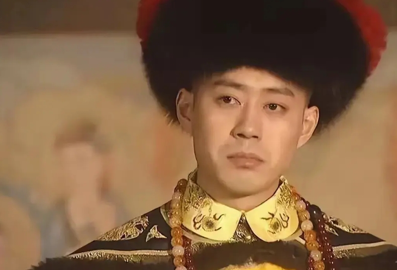顺治帝就像个“工具人”。
孝庄的娘家科尔沁蒙古先后给皇太极送了三个女人，就是为了