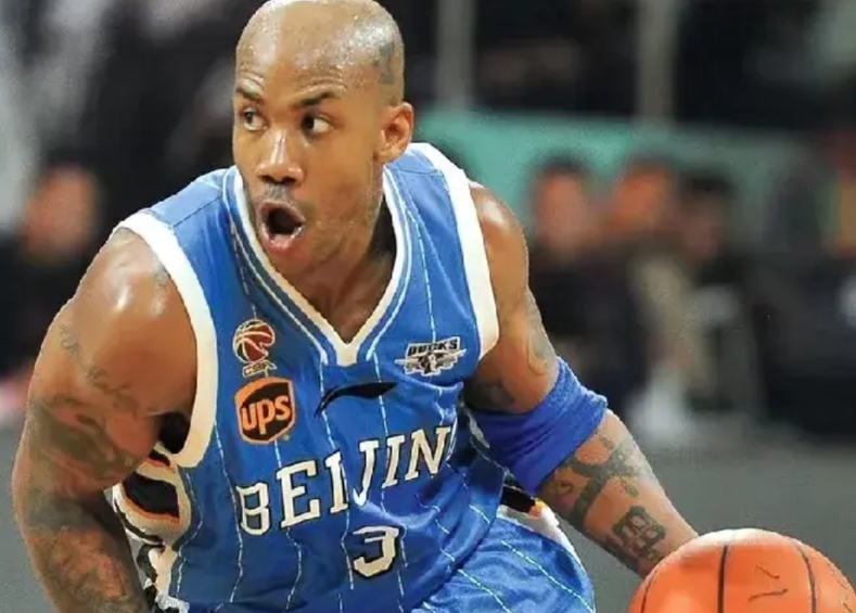 看看cba历史上最悲壮的球星是哪几位：
第1位：郭艾伦。
这位球星被球迷称为亚洲