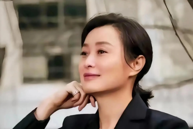 娱乐圈的中年女演员是真的没资源了吗

同样都是中年女演员，明明吴越比梅婷只大了三