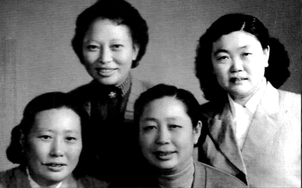 上世纪六七十年代，许多老战友遭遇困境，子女们流离失所。湖北军区后勤部副政委吴朝祥