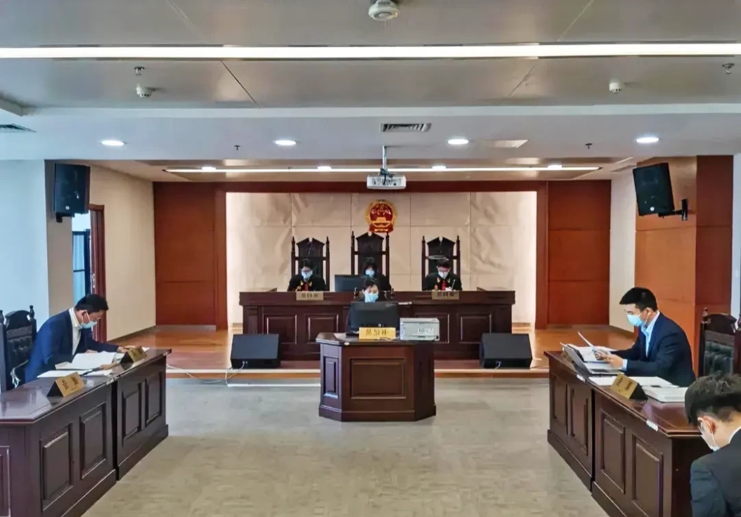 广东梅州，一大妈拿着26年前的存款单到银行取款时，却被告知该存款23年前就被取走